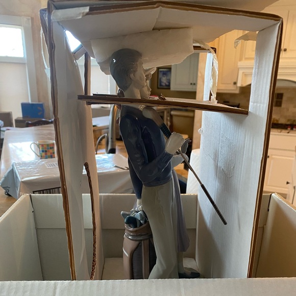 Lladro retired golfing couple original box.  No chips. Excellent condition - Picture 1 of 11